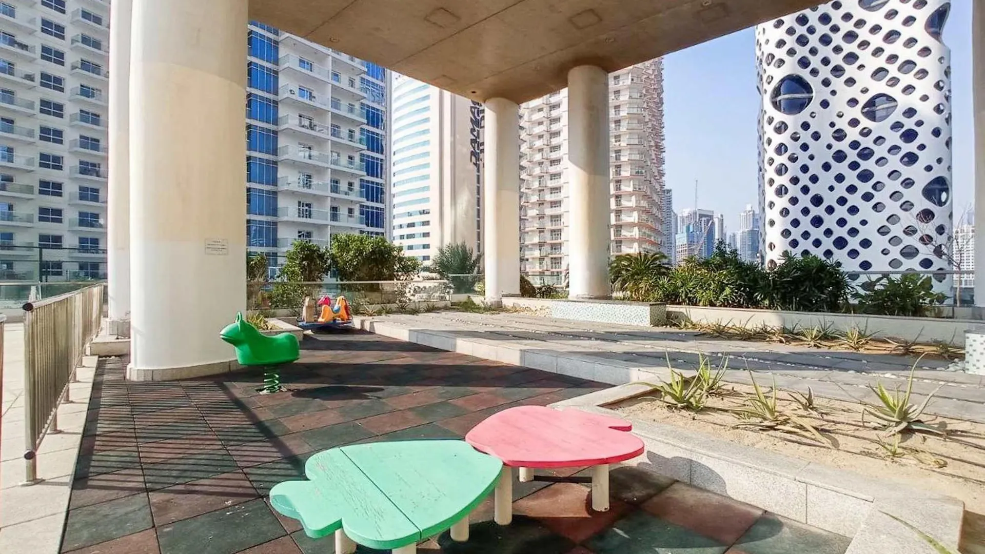 Refined And Enchanting 1 Bedroom In Ubora Tower Dubaj Apartman